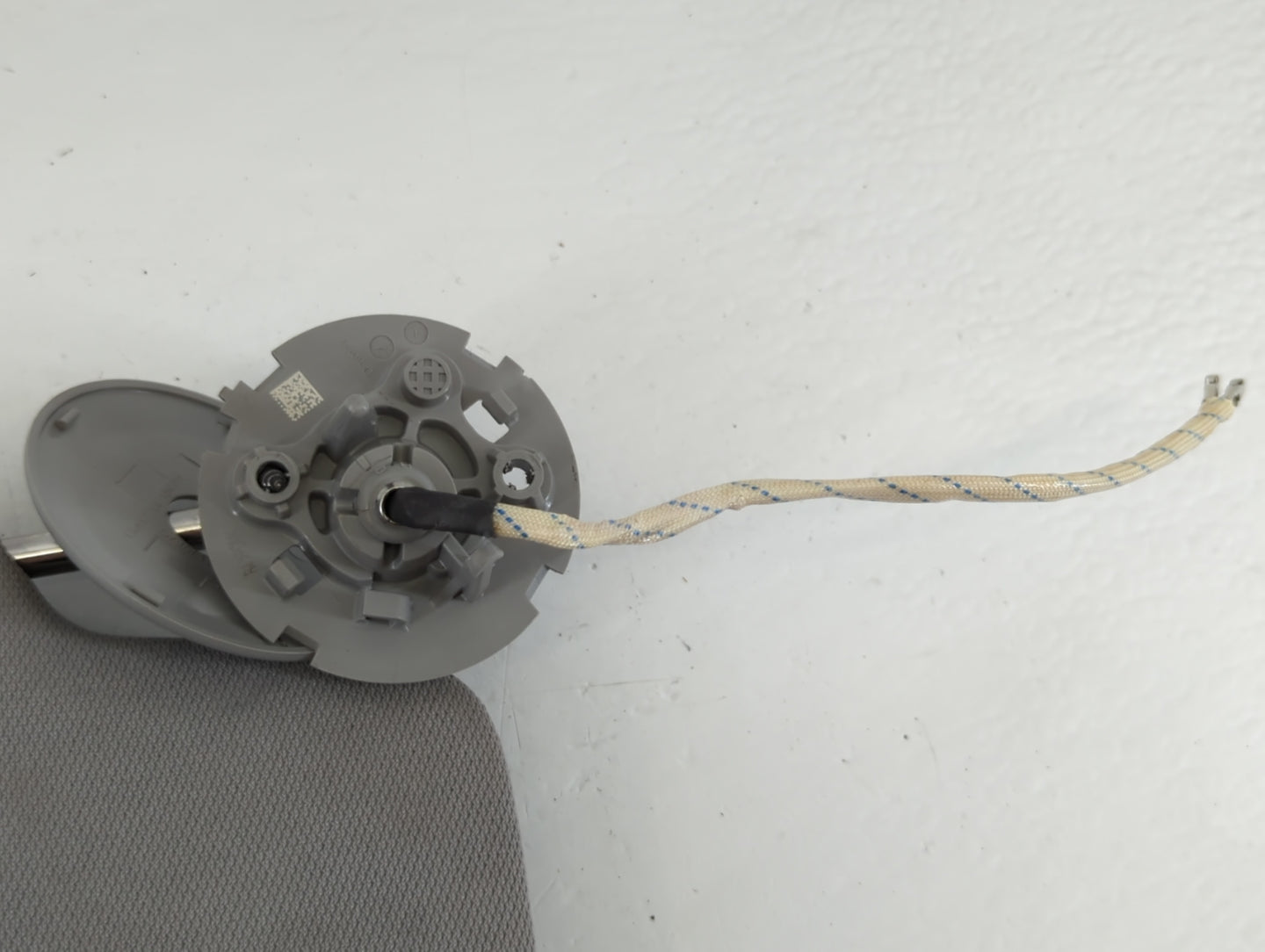 2018-2019 Chevrolet Equinox Sun Visor Shade Replacement Passenger Right Mirror Fits Fits 2018 2019 OEM Used Auto Parts - Oem