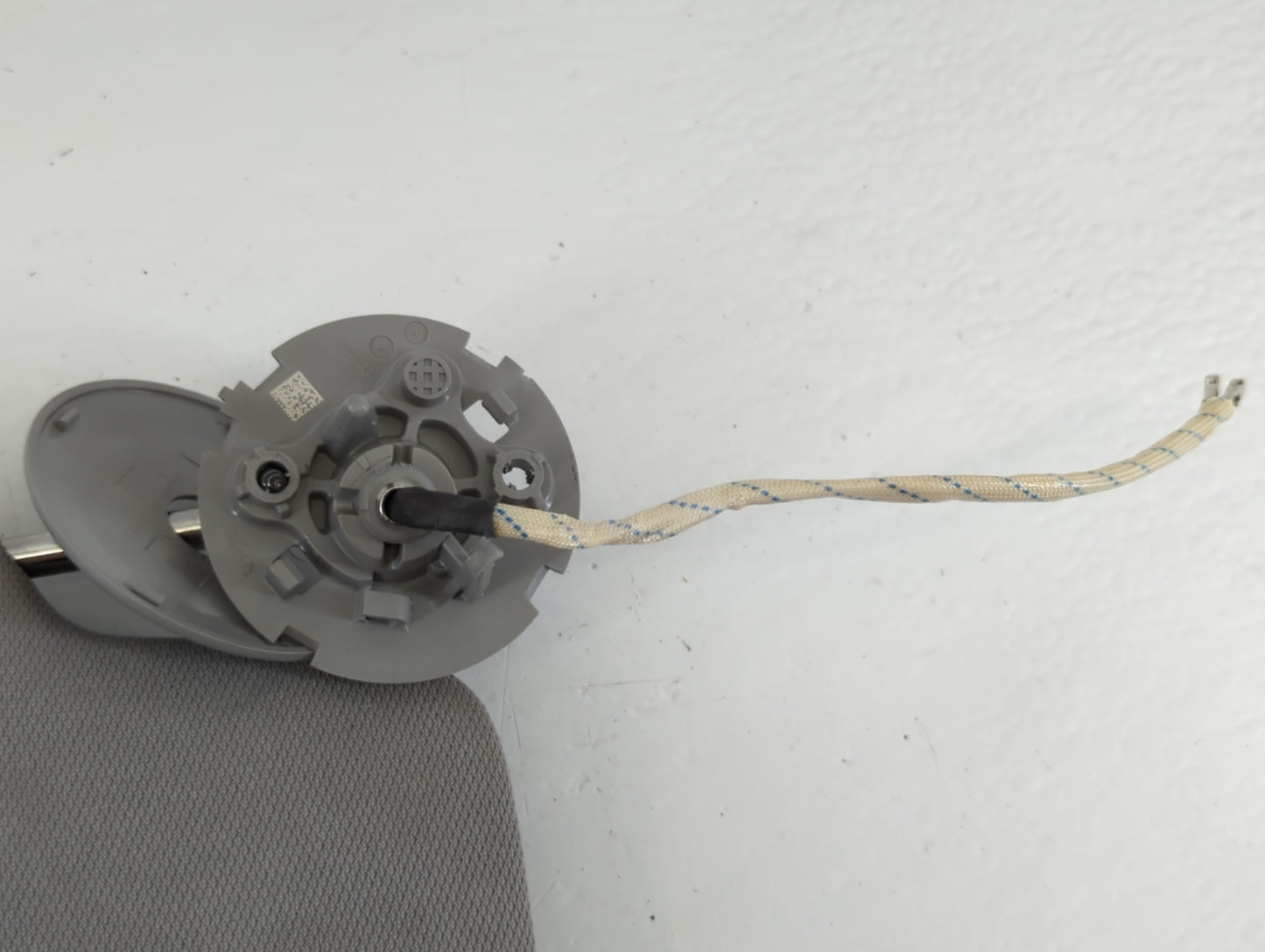 2018-2019 Chevrolet Equinox Sun Visor Shade Replacement Passenger Right Mirror Fits Fits 2018 2019 OEM Used Auto Parts - Oem