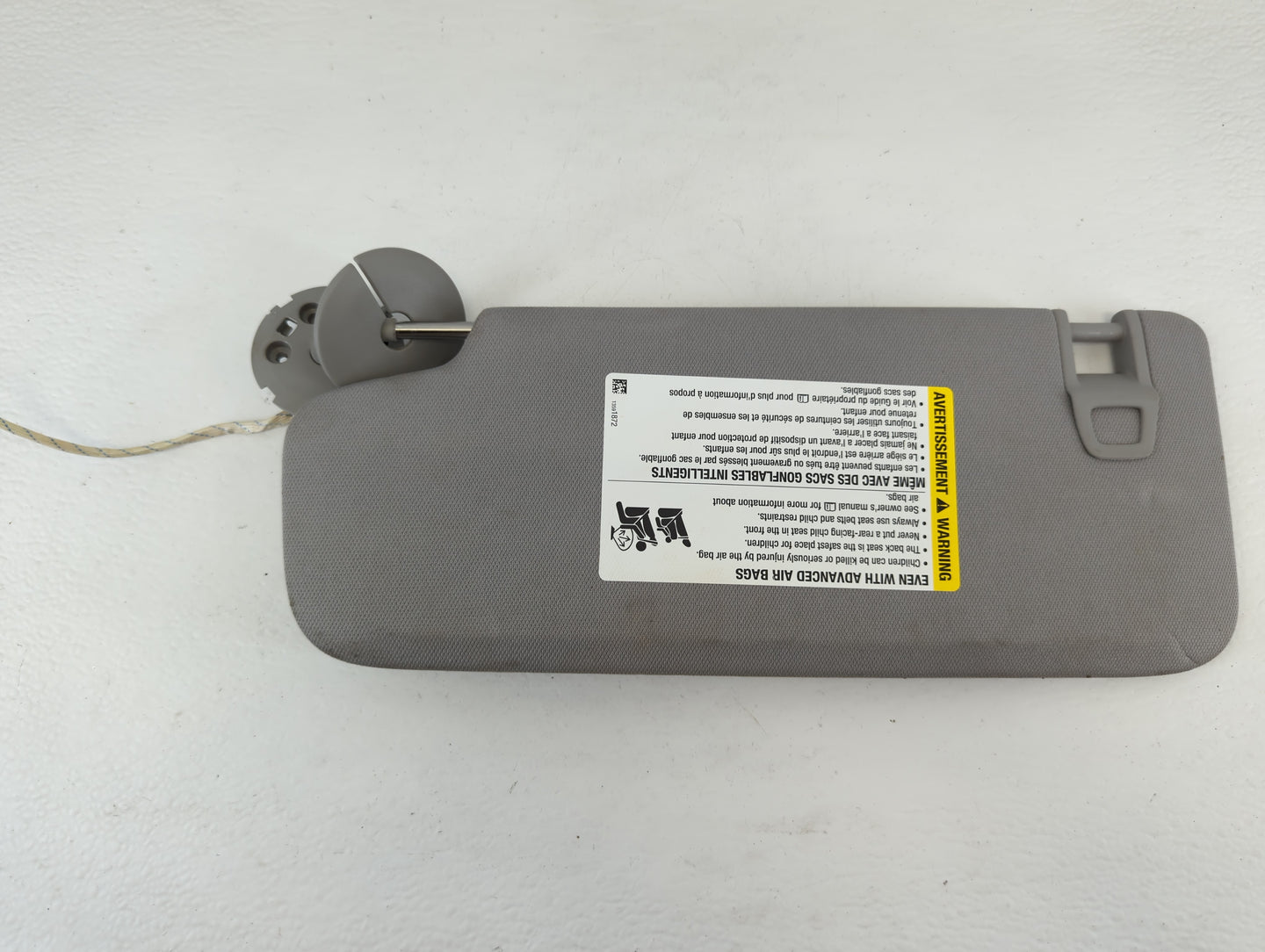 2018-2019 Chevrolet Equinox Sun Visor Shade Replacement Passenger Right Mirror Fits Fits 2018 2019 OEM Used Auto Parts - Oem