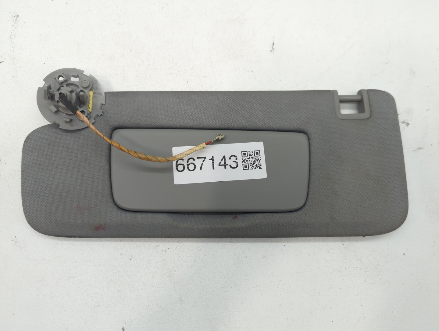 2018-2019 Chevrolet Equinox Sun Visor Shade Replacement Driver Left Mirror Fits Fits 2018 2019 OEM Used Auto Parts - Oemused