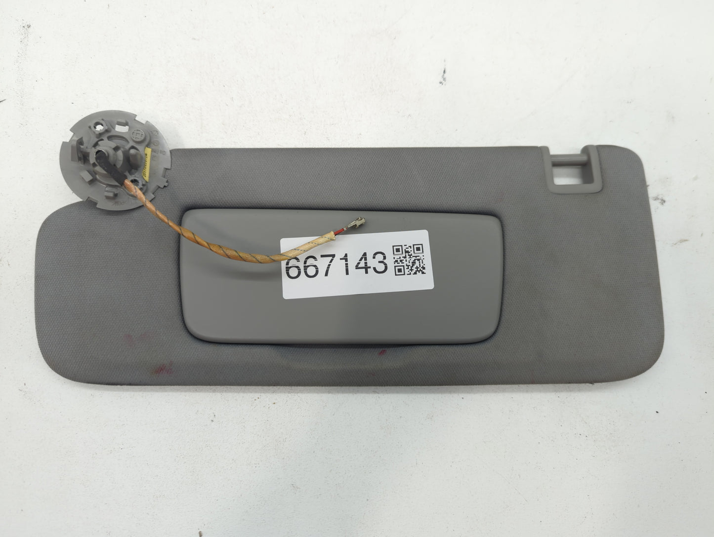 2018-2019 Chevrolet Equinox Sun Visor Shade Replacement Driver Left Mirror Fits Fits 2018 2019 OEM Used Auto Parts - Oemused