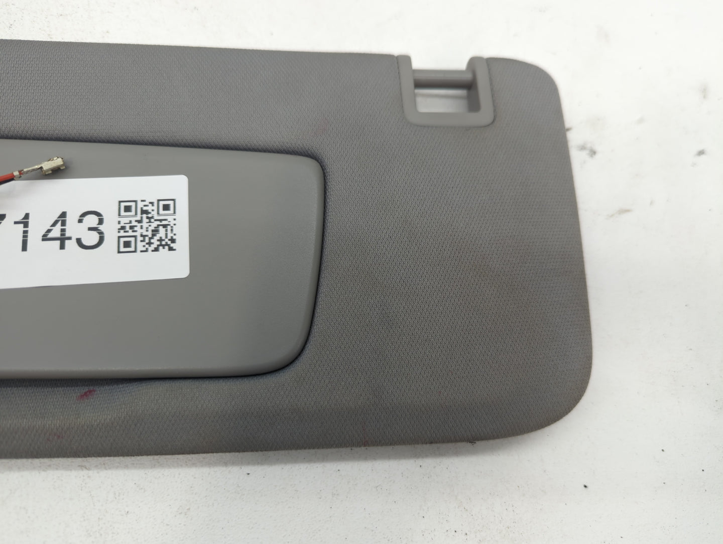 2018-2019 Chevrolet Equinox Sun Visor Shade Replacement Driver Left Mirror Fits Fits 2018 2019 OEM Used Auto Parts - Oemused