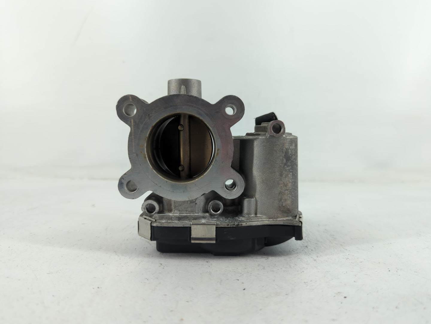 2018-2022 Chevrolet Equinox Throttle Body P/N:12671379AA Fits Fits 2016 2017 2018 2019 2020 2021 2022 OEM Used Auto Parts - 