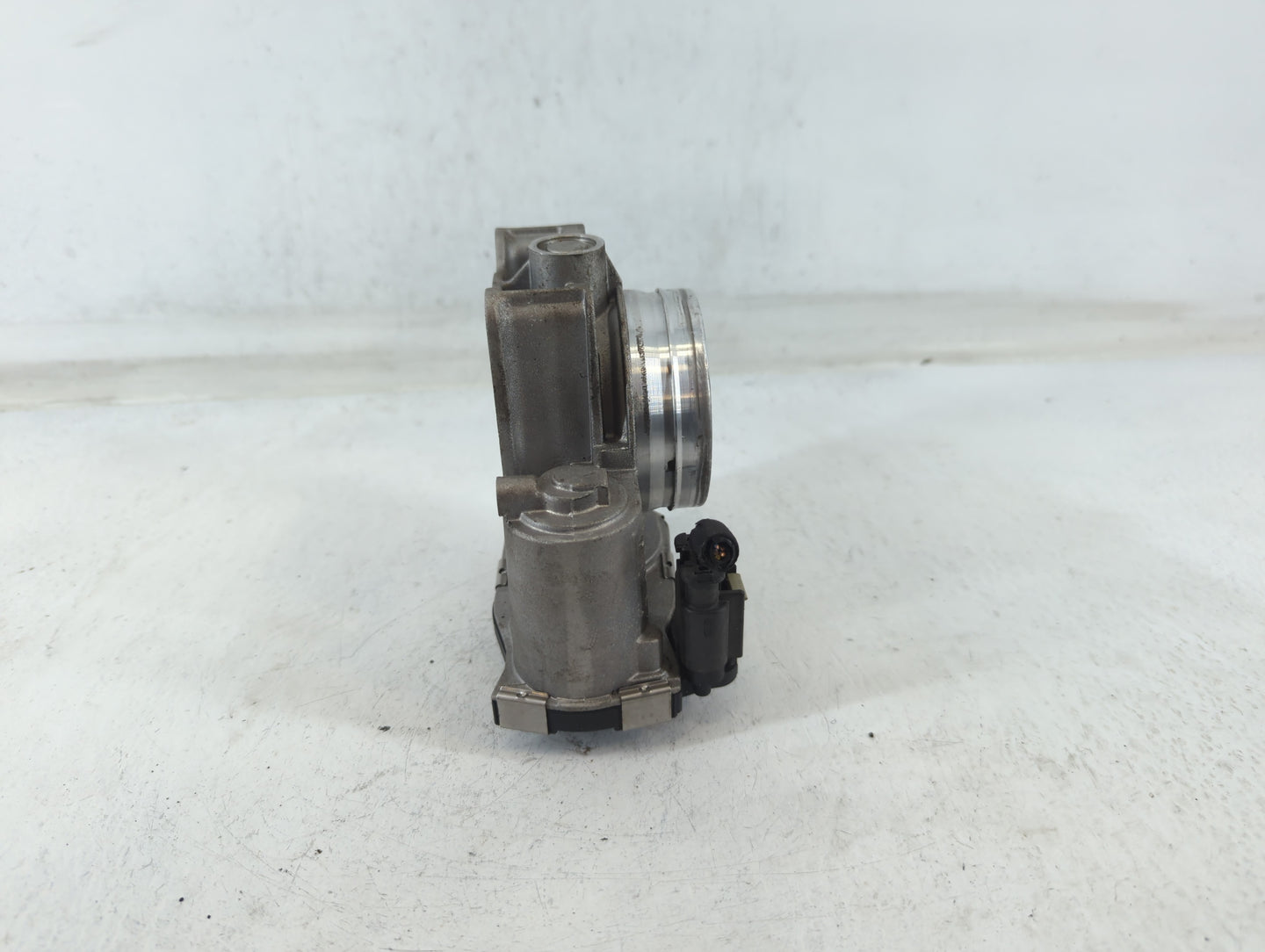 2018-2020 Chevrolet Equinox Throttle Body P/N:12670837AA Fits Fits 2013 2014 2015 2016 2017 2018 2019 2020 2021 OEM Used Aut