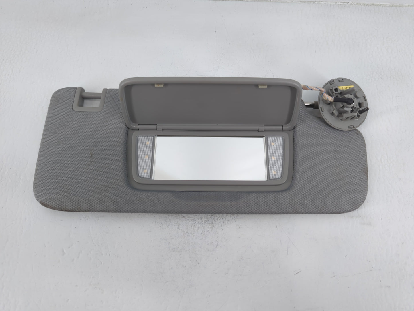 2018-2019 Chevrolet Equinox Sun Visor Shade Replacement Passenger Right Mirror Fits Fits 2018 2019 OEM Used Auto Parts - Oem