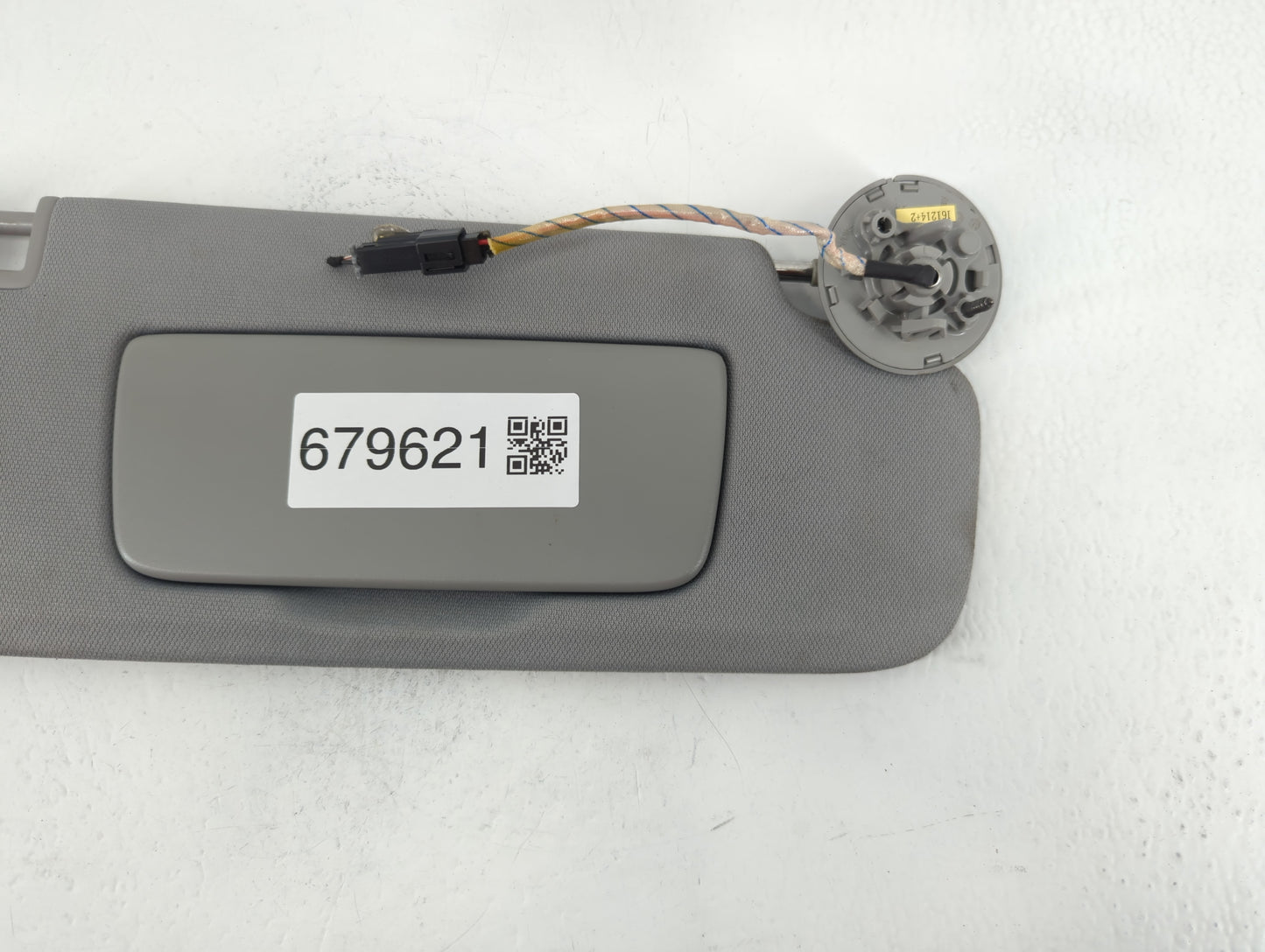 2018-2019 Chevrolet Equinox Sun Visor Shade Replacement Passenger Right Mirror Fits Fits 2018 2019 OEM Used Auto Parts - Oem