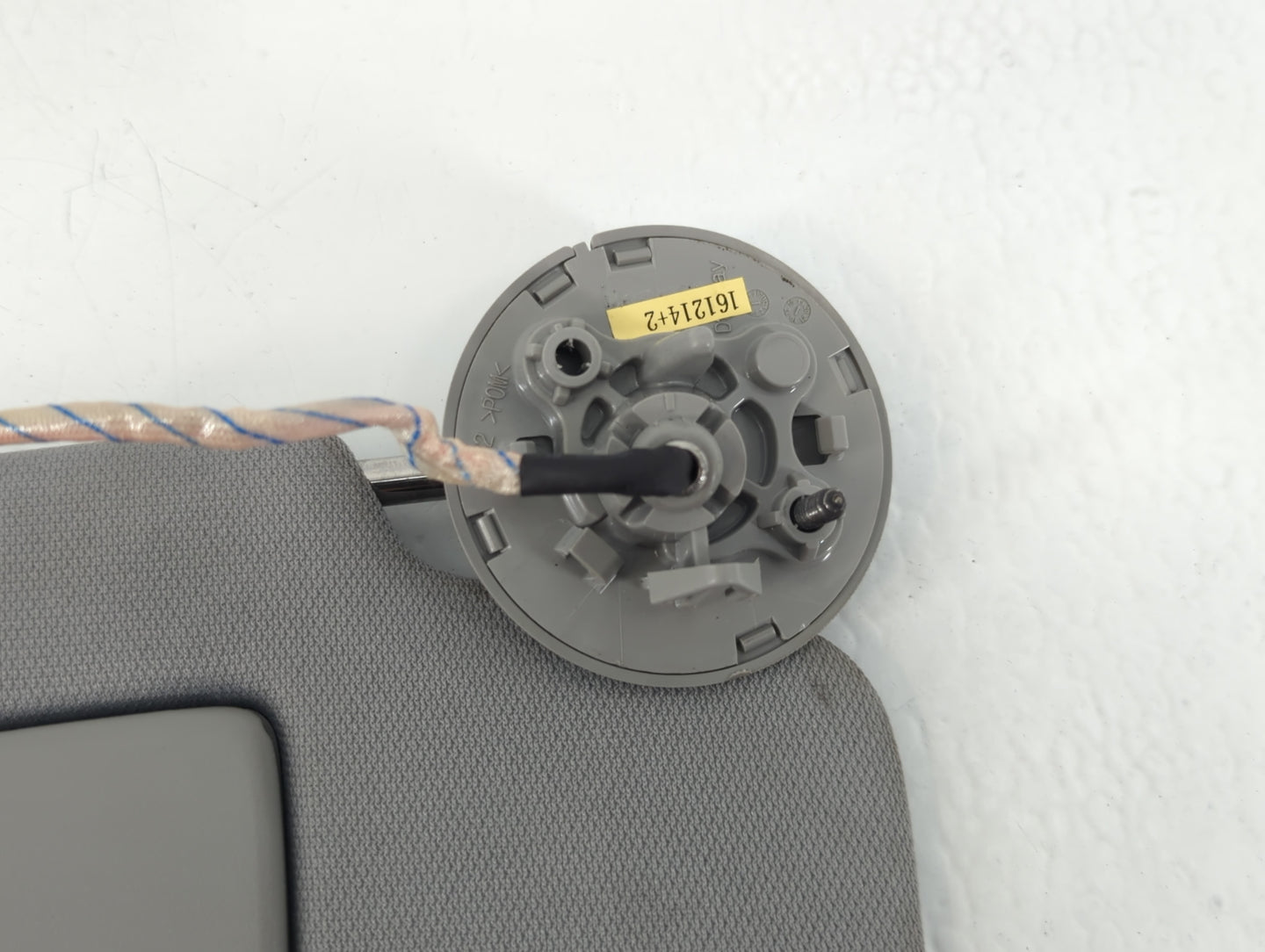 2018-2019 Chevrolet Equinox Sun Visor Shade Replacement Passenger Right Mirror Fits Fits 2018 2019 OEM Used Auto Parts - Oem