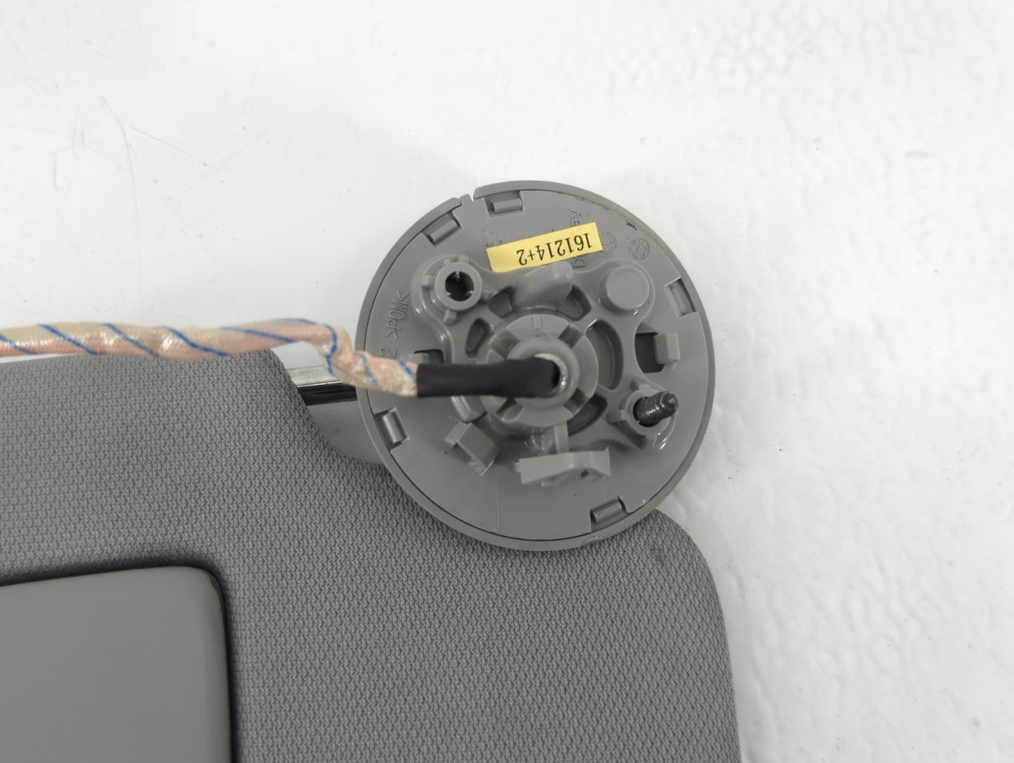 2018-2019 Chevrolet Equinox Sun Visor Shade Replacement Passenger Right Mirror Fits Fits 2018 2019 OEM Used Auto Parts - Oem