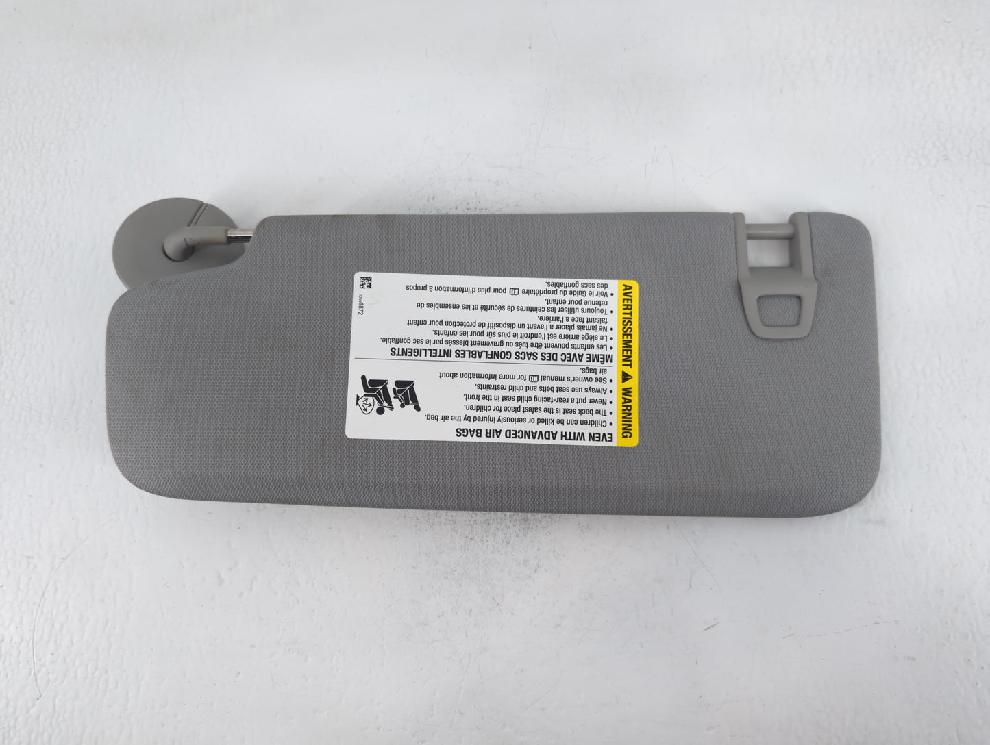 2018-2019 Chevrolet Equinox Sun Visor Shade Replacement Passenger Right Mirror Fits Fits 2018 2019 OEM Used Auto Parts - Oem