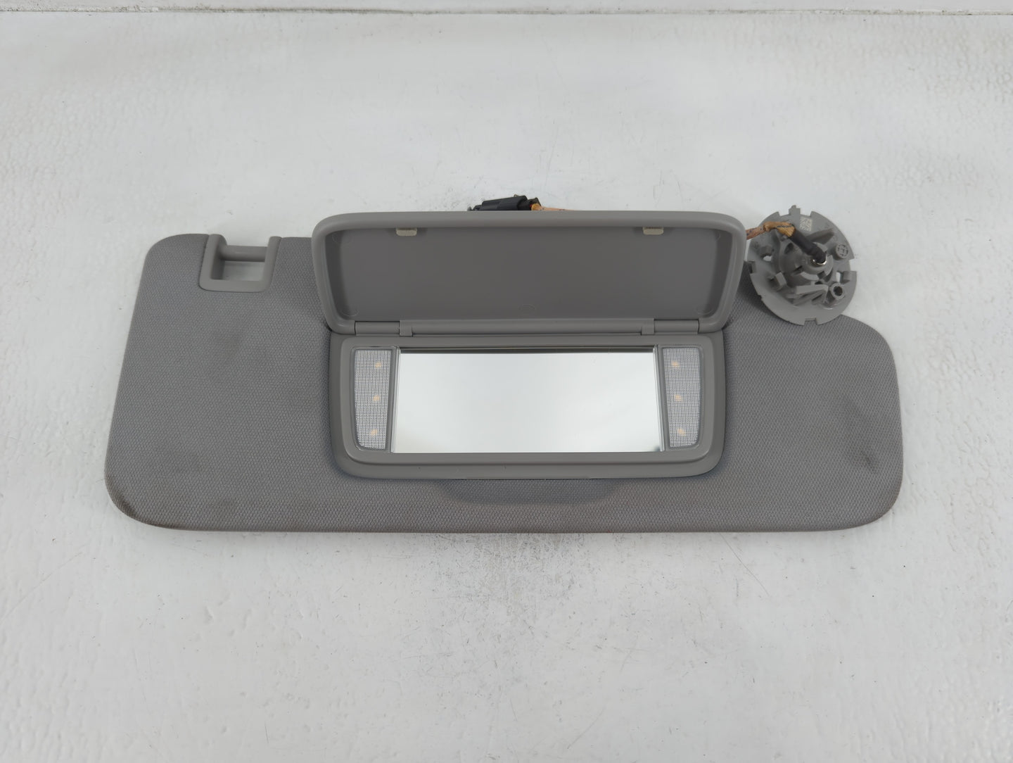 2018-2019 Chevrolet Equinox Sun Visor Shade Replacement Passenger Right Mirror Fits Fits 2018 2019 OEM Used Auto Parts - Oem