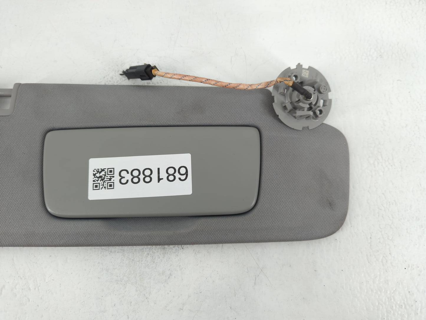 2018-2019 Chevrolet Equinox Sun Visor Shade Replacement Passenger Right Mirror Fits Fits 2018 2019 OEM Used Auto Parts - Oem