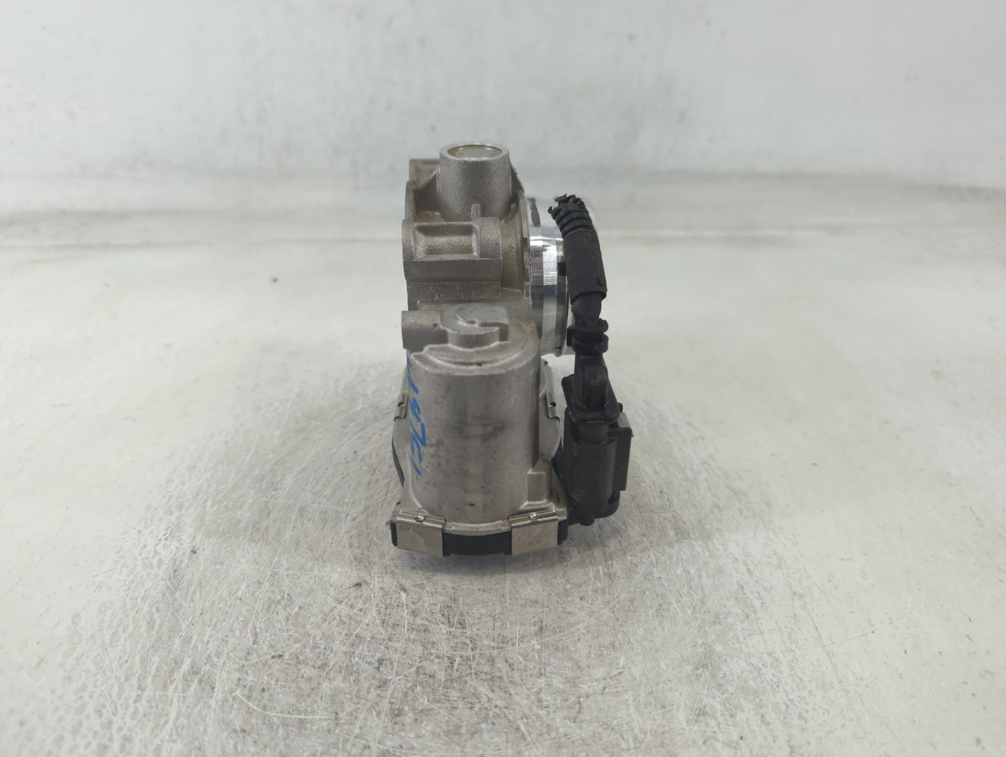 2018-2022 Chevrolet Equinox Throttle Body P/N:12671379AA Fits Fits 2016 2017 2018 2019 2020 2021 2022 OEM Used Auto Parts - 