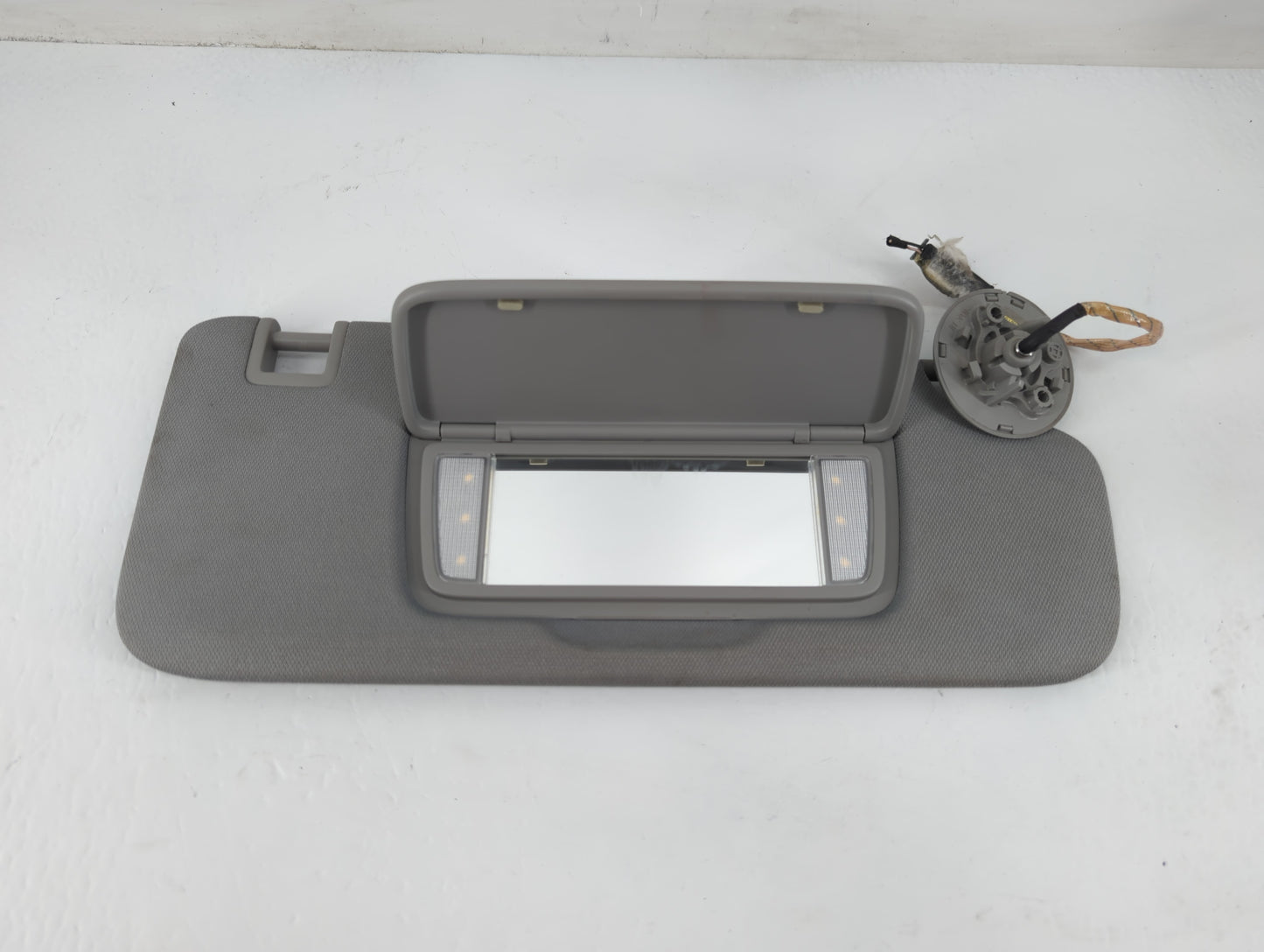 2018-2019 Chevrolet Equinox Sun Visor Shade Replacement Passenger Right Mirror Fits Fits 2018 2019 OEM Used Auto Parts - Oem