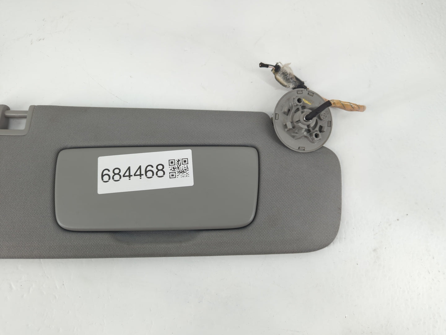 2018-2019 Chevrolet Equinox Sun Visor Shade Replacement Passenger Right Mirror Fits Fits 2018 2019 OEM Used Auto Parts - Oem