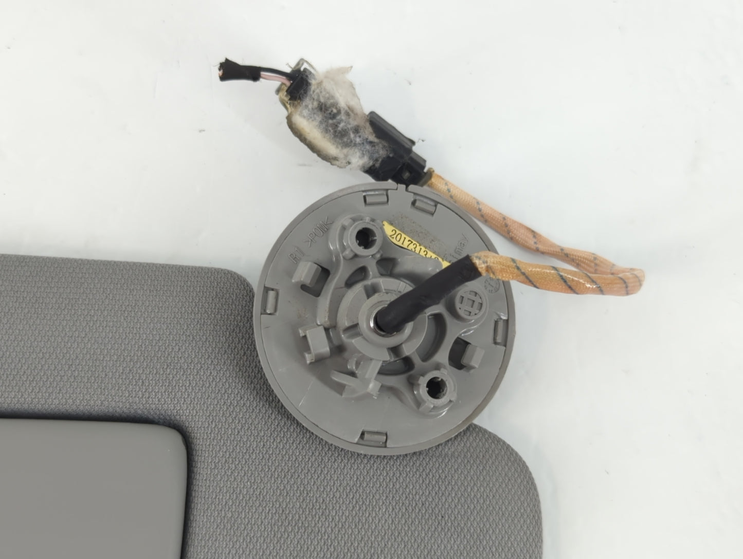 2018-2019 Chevrolet Equinox Sun Visor Shade Replacement Passenger Right Mirror Fits Fits 2018 2019 OEM Used Auto Parts - Oem