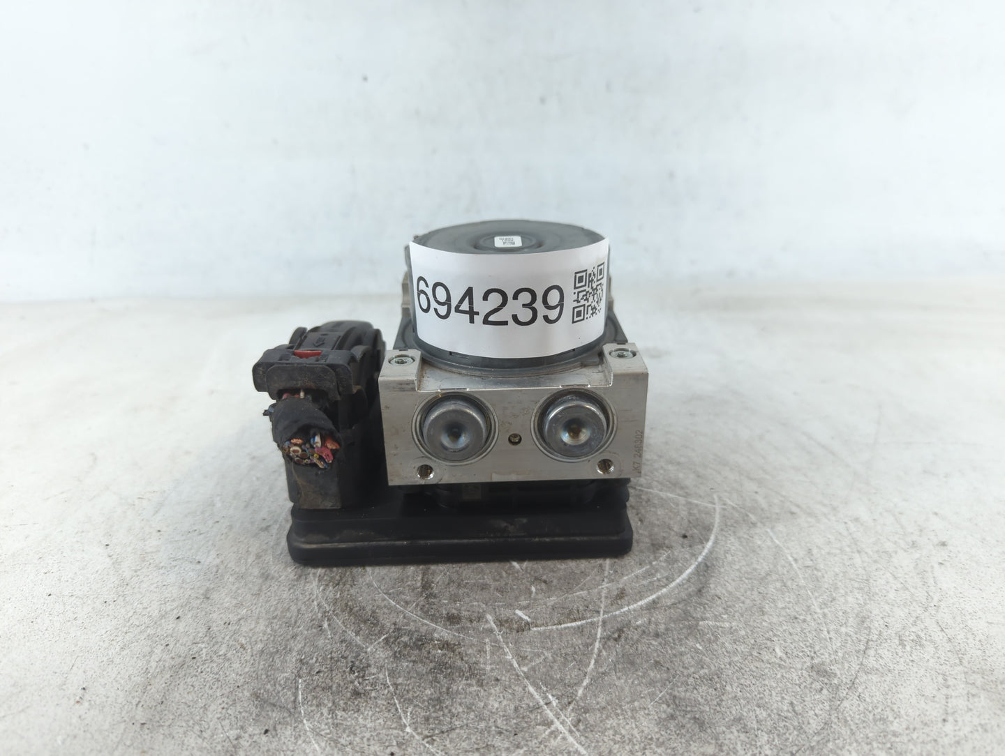 2018-2019 Chevrolet Equinox ABS Pump Control Module Replacement P/N:84342052 Fits Fits 2018 2019 2020 2021 OEM Used Auto Par