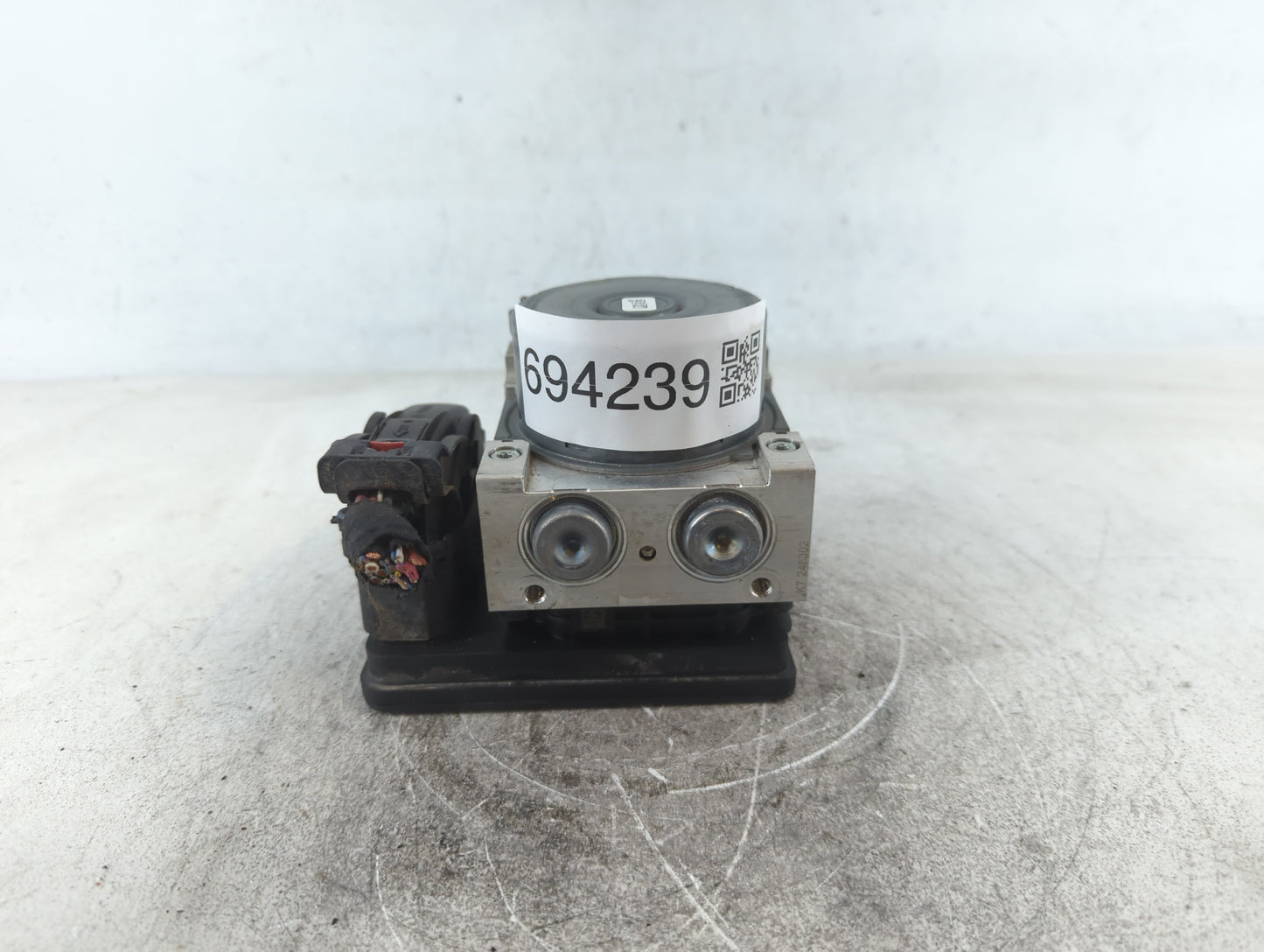 2018-2019 Chevrolet Equinox ABS Pump Control Module Replacement P/N:84342052 Fits Fits 2018 2019 2020 2021 OEM Used Auto Par