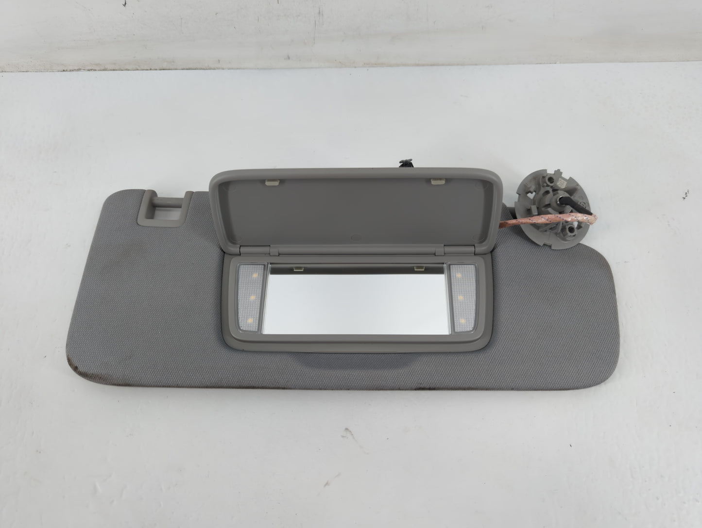 2018-2019 Chevrolet Equinox Sun Visor Shade Replacement Passenger Right Mirror Fits Fits 2018 2019 OEM Used Auto Parts - Oem