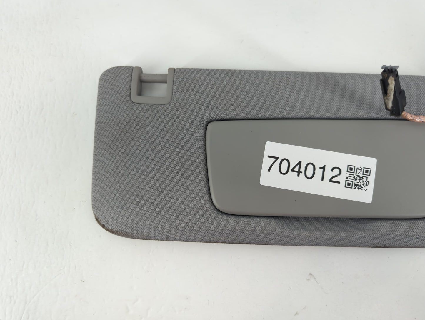 2018-2019 Chevrolet Equinox Sun Visor Shade Replacement Passenger Right Mirror Fits Fits 2018 2019 OEM Used Auto Parts - Oem