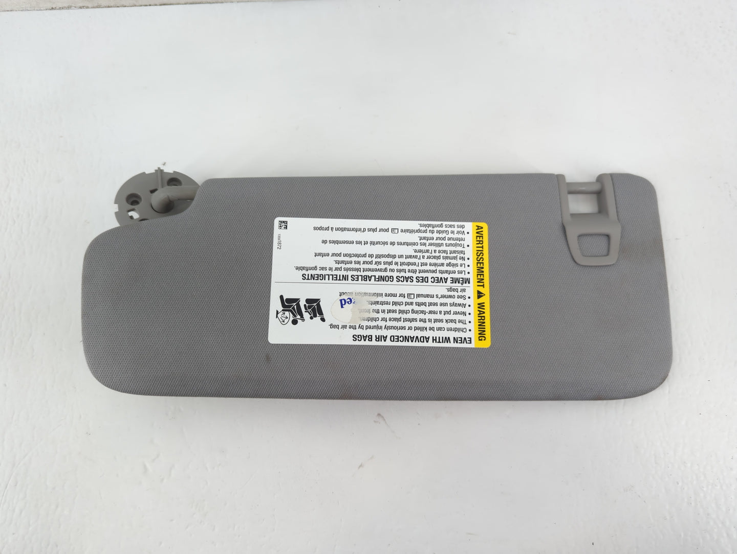 2018-2019 Chevrolet Equinox Sun Visor Shade Replacement Passenger Right Mirror Fits Fits 2018 2019 OEM Used Auto Parts - Oem