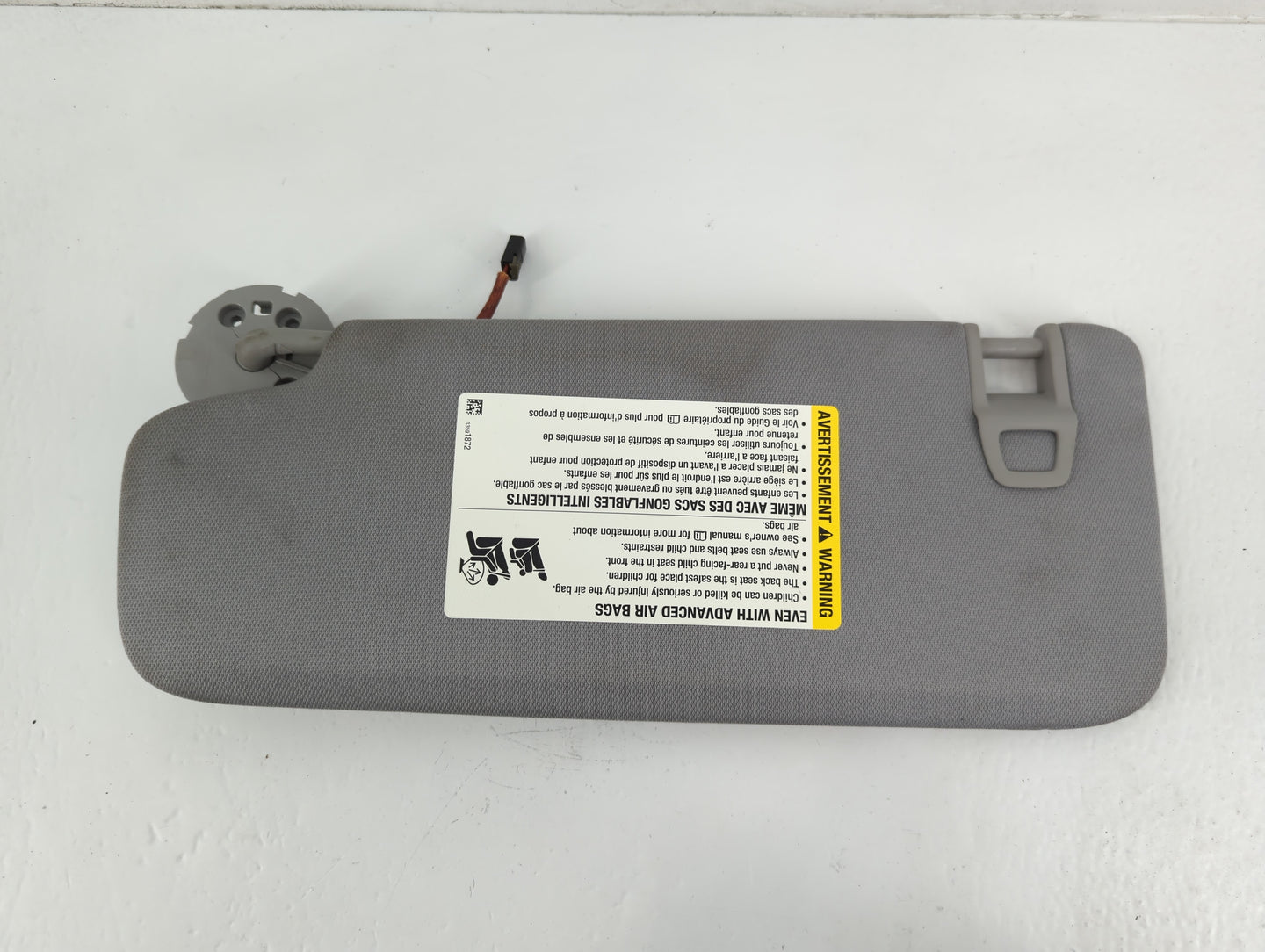 2018-2019 Chevrolet Equinox Sun Visor Shade Replacement Driver Left Mirror Fits Fits 2018 2019 OEM Used Auto Parts - Oemused