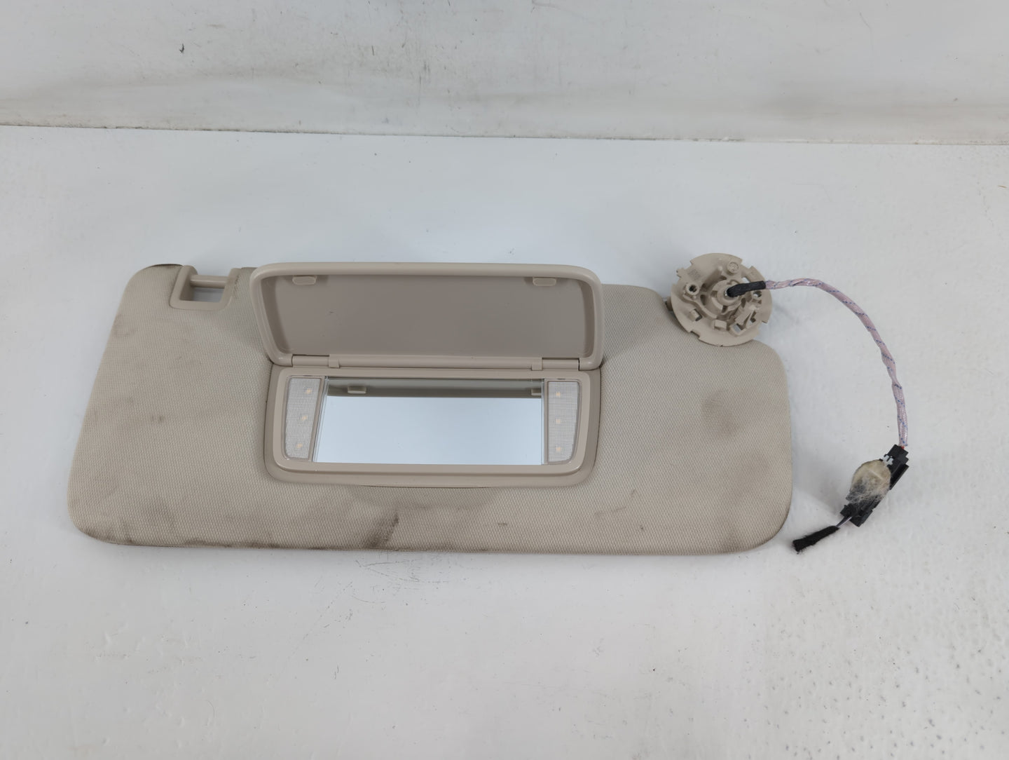 2018-2019 Chevrolet Equinox Sun Visor Shade Replacement Passenger Right Mirror Fits Fits 2018 2019 OEM Used Auto Parts - Oem