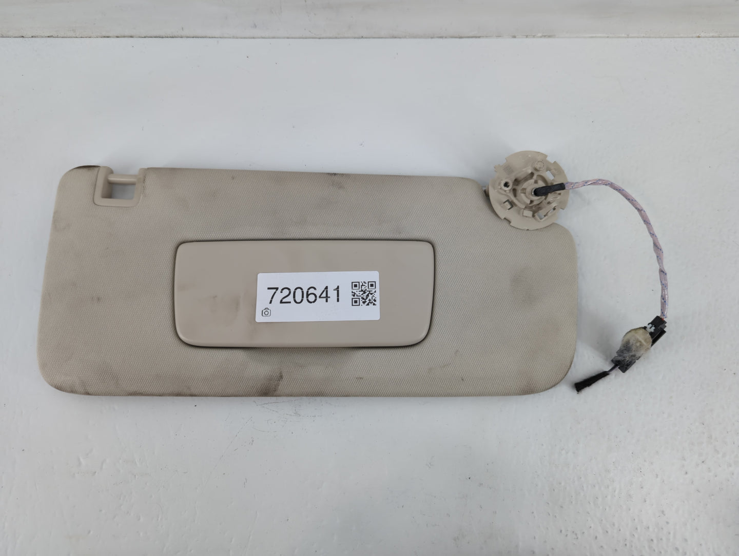 2018-2019 Chevrolet Equinox Sun Visor Shade Replacement Passenger Right Mirror Fits Fits 2018 2019 OEM Used Auto Parts - Oem