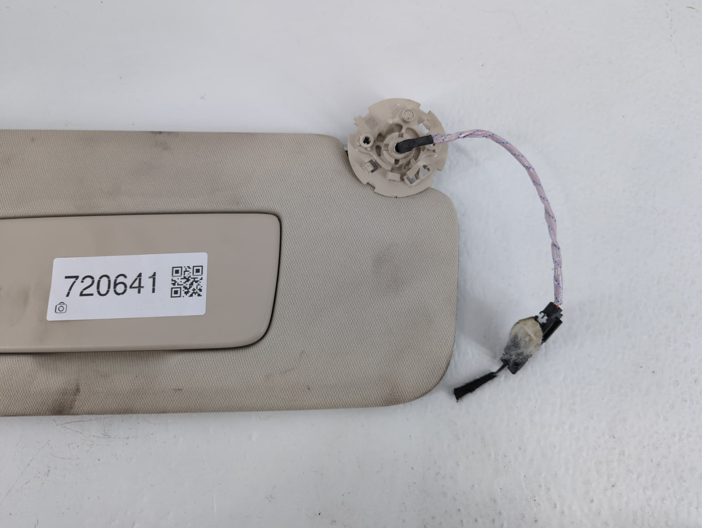 2018-2019 Chevrolet Equinox Sun Visor Shade Replacement Passenger Right Mirror Fits Fits 2018 2019 OEM Used Auto Parts - Oem