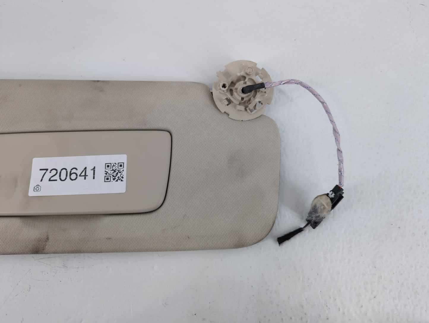 2018-2019 Chevrolet Equinox Sun Visor Shade Replacement Passenger Right Mirror Fits Fits 2018 2019 OEM Used Auto Parts - Oem