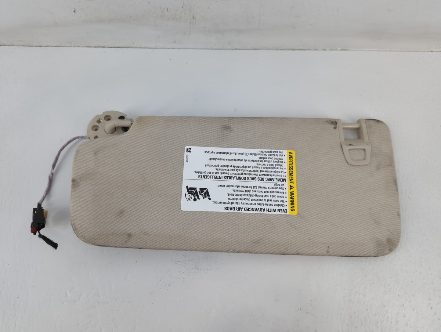 2018-2019 Chevrolet Equinox Sun Visor Shade Replacement Passenger Right Mirror Fits Fits 2018 2019 OEM Used Auto Parts - Oem