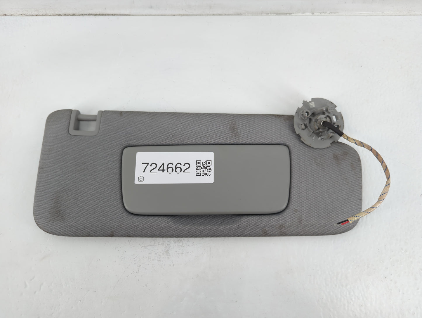 2018-2019 Chevrolet Equinox Sun Visor Shade Replacement Passenger Right Mirror Fits Fits 2018 2019 OEM Used Auto Parts - Oem