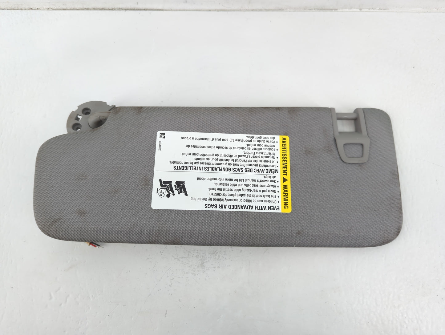 2018-2019 Chevrolet Equinox Sun Visor Shade Replacement Passenger Right Mirror Fits Fits 2018 2019 OEM Used Auto Parts - Oem