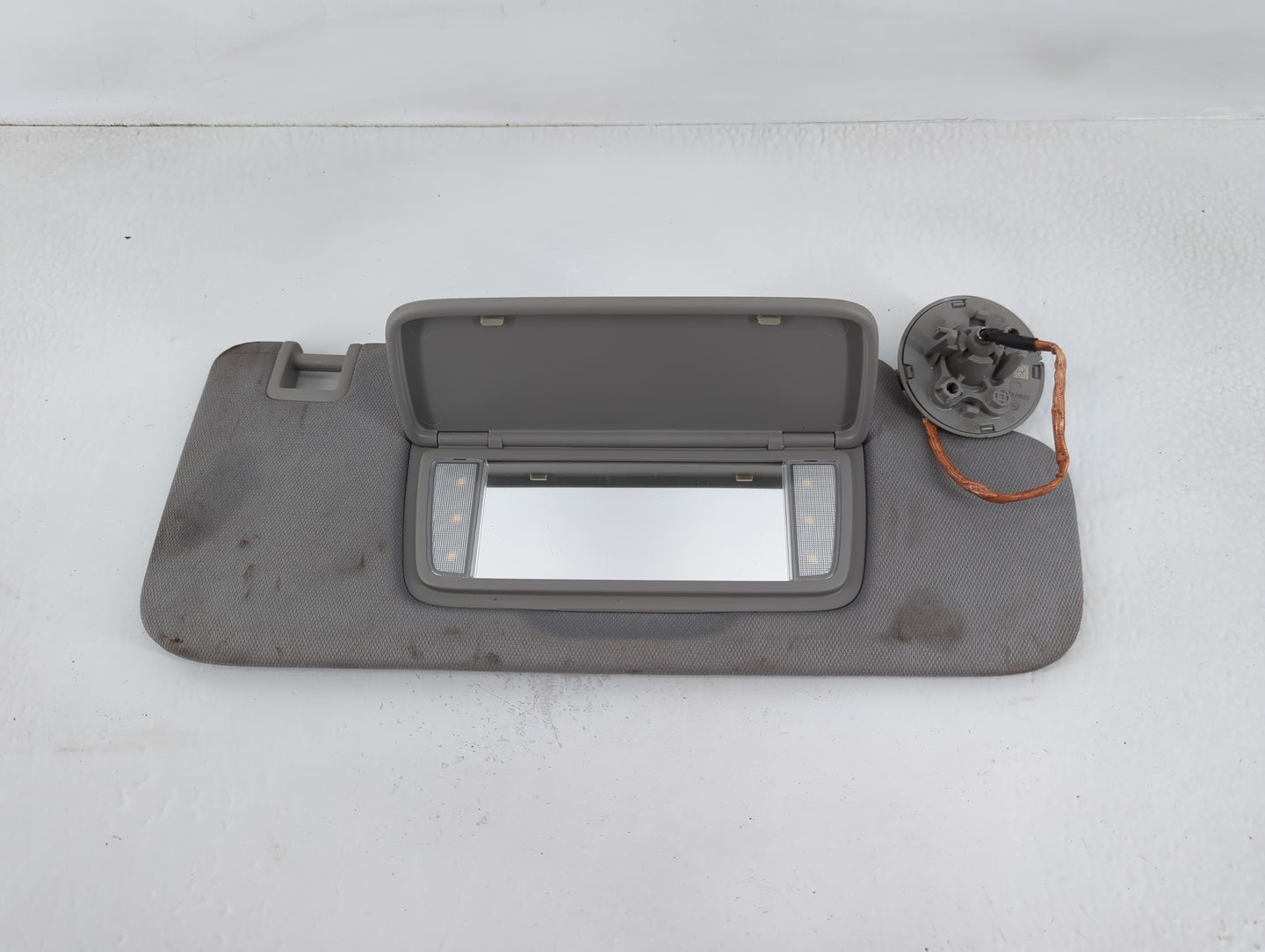 2018-2019 Chevrolet Equinox Sun Visor Shade Replacement Passenger Right Mirror Fits Fits 2018 2019 OEM Used Auto Parts - Oem