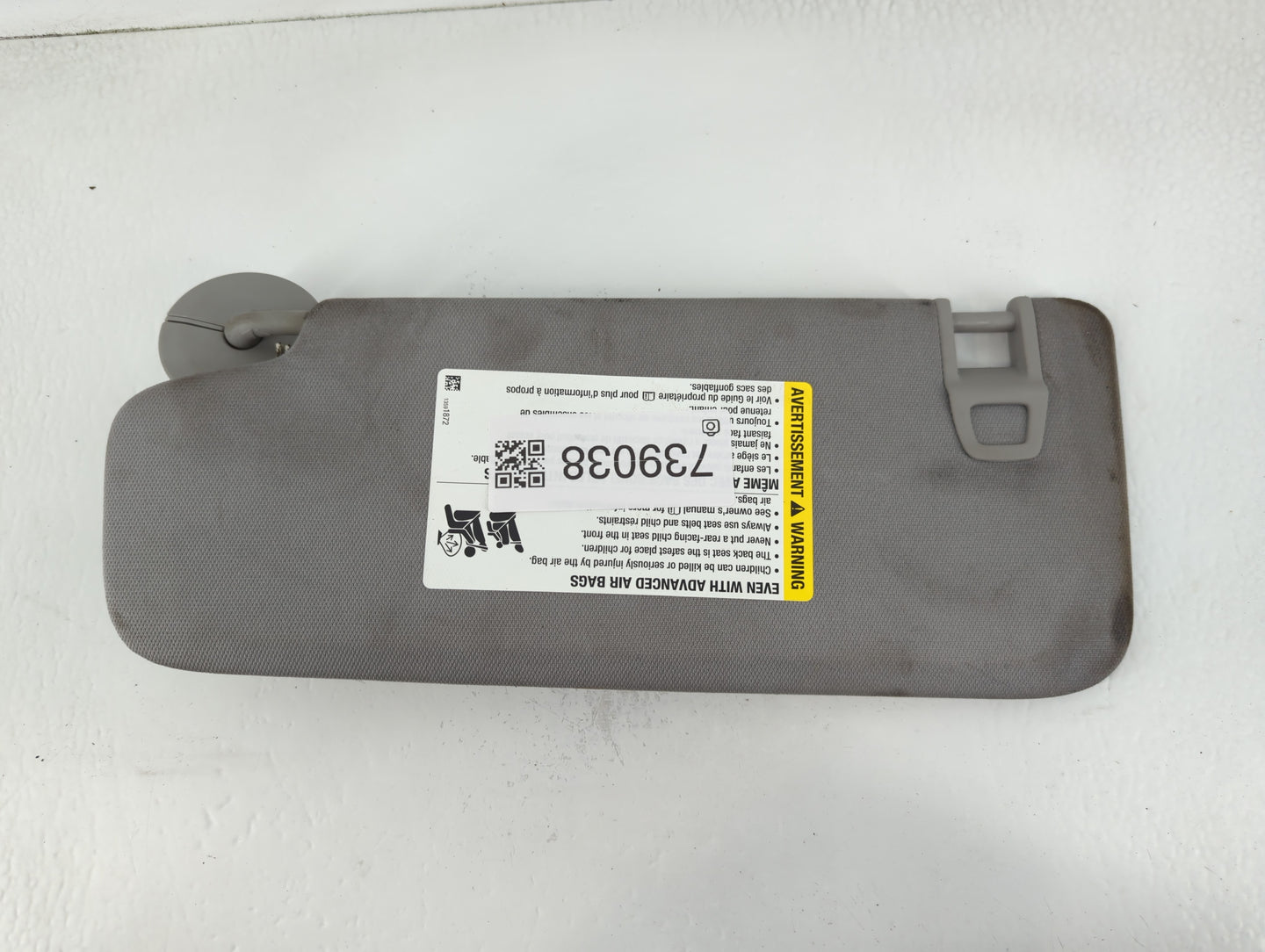 2018-2019 Chevrolet Equinox Sun Visor Shade Replacement Passenger Right Mirror Fits Fits 2018 2019 OEM Used Auto Parts - Oem