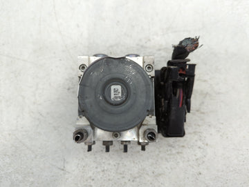 2018-2019 Chevrolet Equinox ABS Pump Control Module Replacement P/N:806052304 84414759 Fits Fits 2018 2019 2020 2021 OEM Used Auto Parts