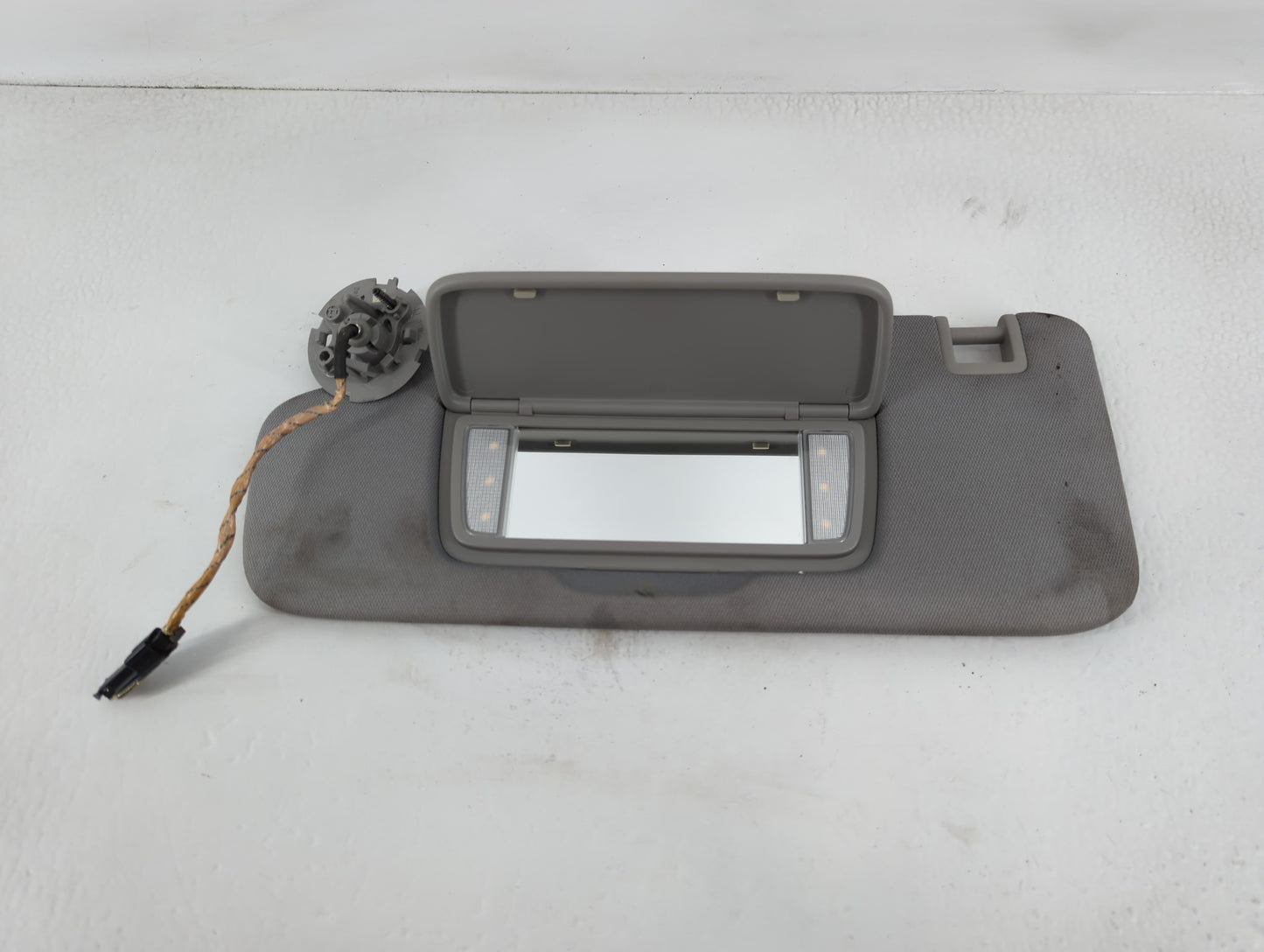 2018-2019 Chevrolet Equinox Sun Visor Shade Replacement Driver Left Mirror Fits Fits 2018 2019 OEM Used Auto Parts - Oemused