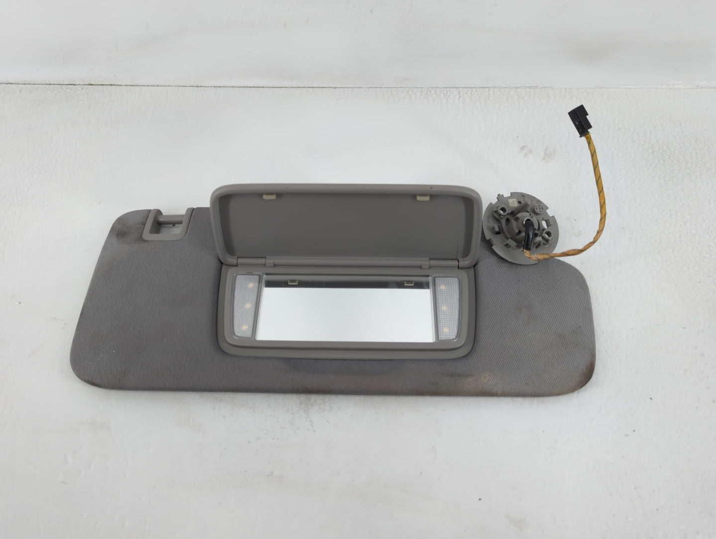 2018-2019 Chevrolet Equinox Sun Visor Shade Replacement Passenger Right Mirror Fits Fits 2018 2019 OEM Used Auto Parts - Oem