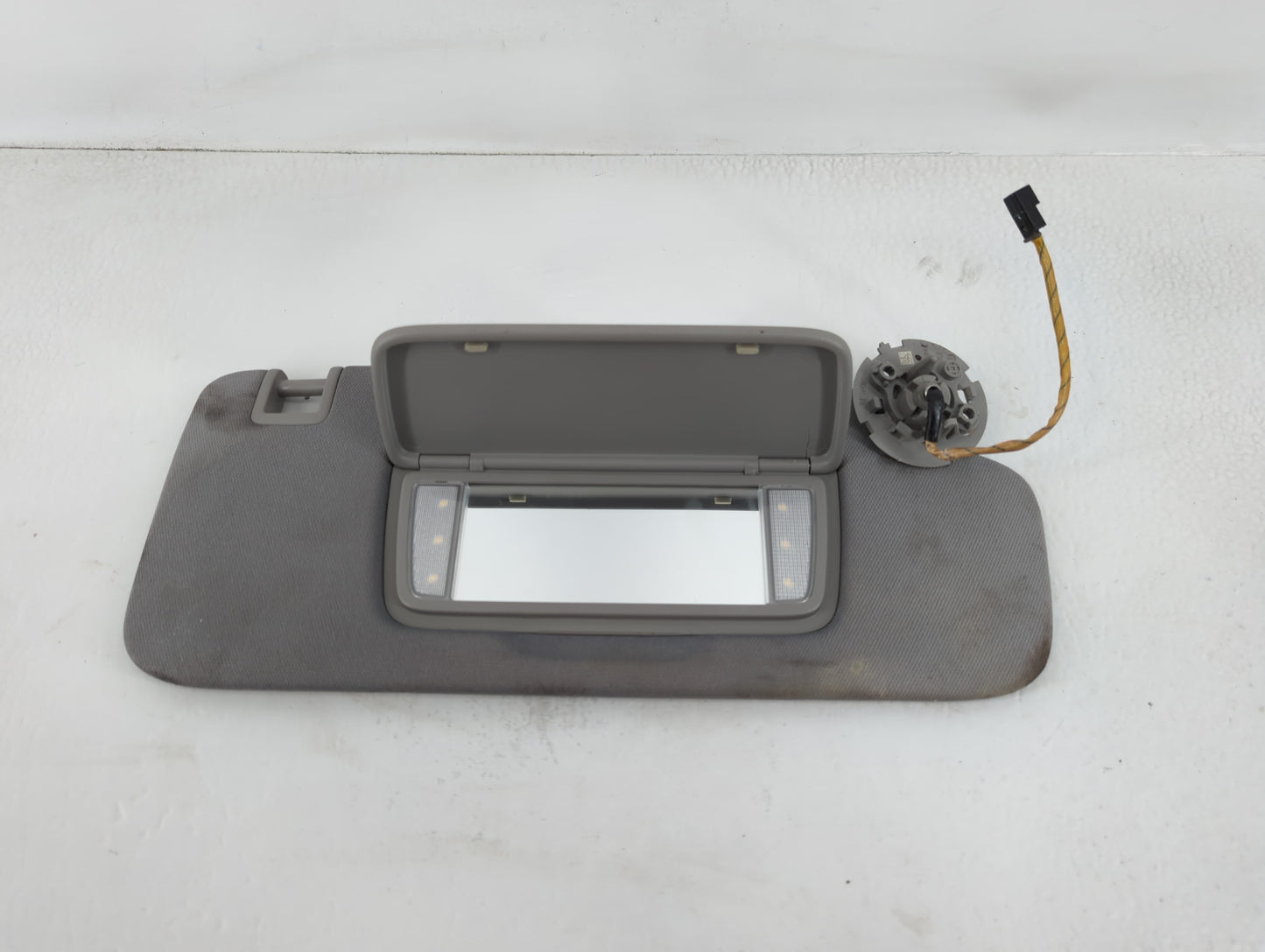 2018-2019 Chevrolet Equinox Sun Visor Shade Replacement Passenger Right Mirror Fits Fits 2018 2019 OEM Used Auto Parts - Oem