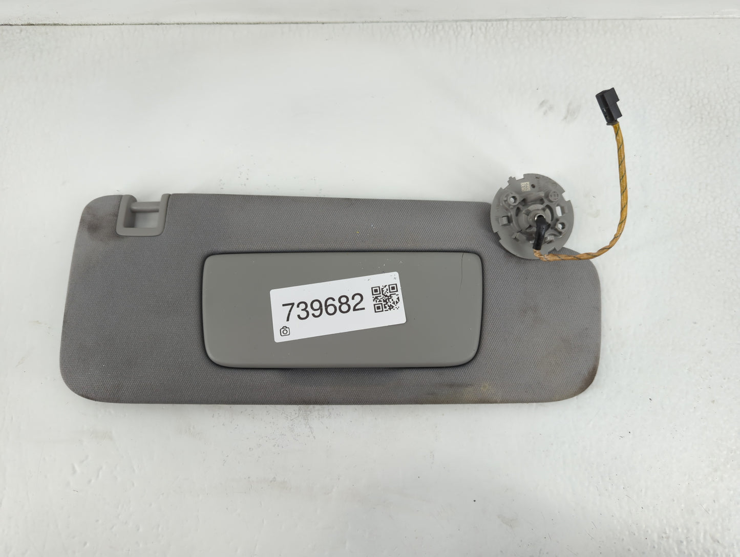 2018-2019 Chevrolet Equinox Sun Visor Shade Replacement Passenger Right Mirror Fits Fits 2018 2019 OEM Used Auto Parts - Oem