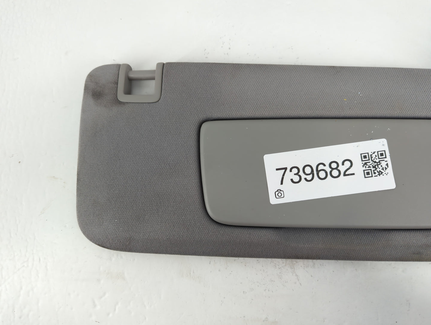 2018-2019 Chevrolet Equinox Sun Visor Shade Replacement Passenger Right Mirror Fits Fits 2018 2019 OEM Used Auto Parts - Oem