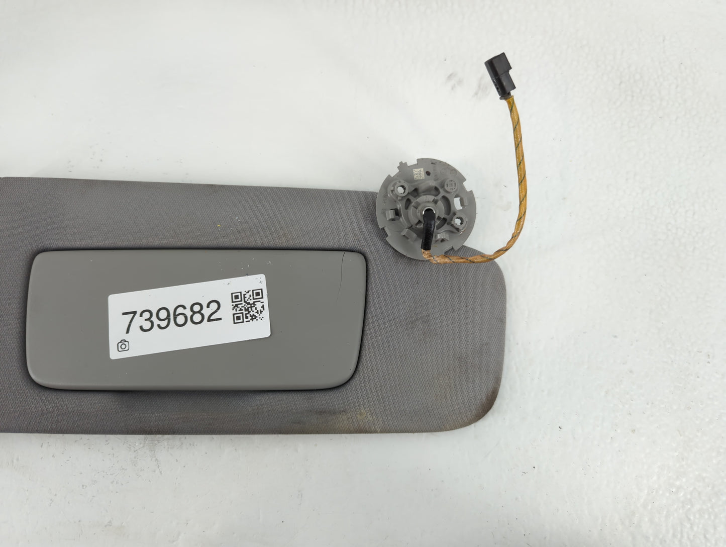 2018-2019 Chevrolet Equinox Sun Visor Shade Replacement Passenger Right Mirror Fits Fits 2018 2019 OEM Used Auto Parts - Oem