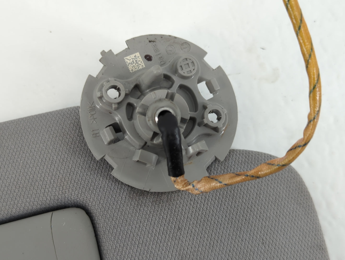 2018-2019 Chevrolet Equinox Sun Visor Shade Replacement Passenger Right Mirror Fits Fits 2018 2019 OEM Used Auto Parts - Oem