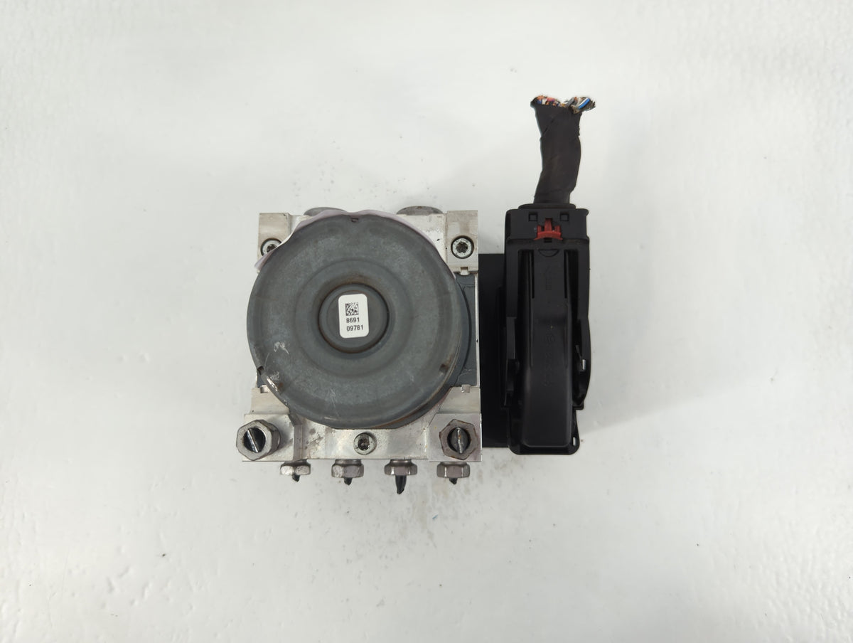2018-2019 Chevrolet Equinox Anti-Lock Brake ABS Pump Module Actuator OEM P/N:84414759 Fits Fits 2018 2019 2020 2021 OEM Used