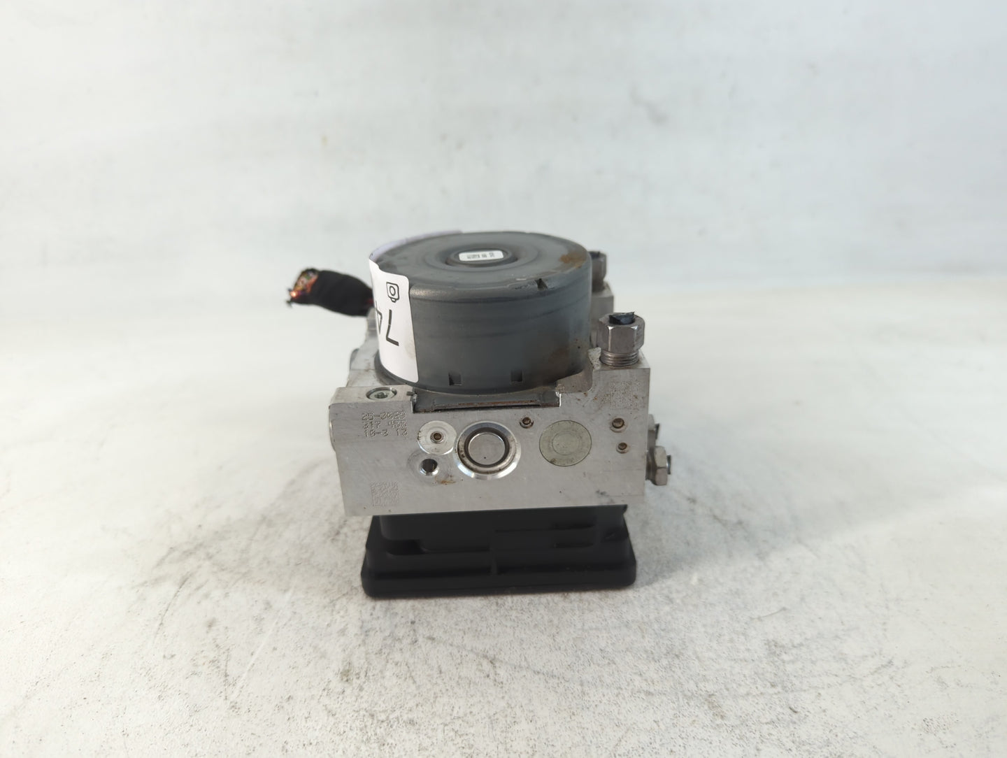 2018-2019 Chevrolet Equinox ABS Pump Control Module Replacement P/N:84342052 Fits Fits 2018 2019 2020 2021 OEM Used Auto Par