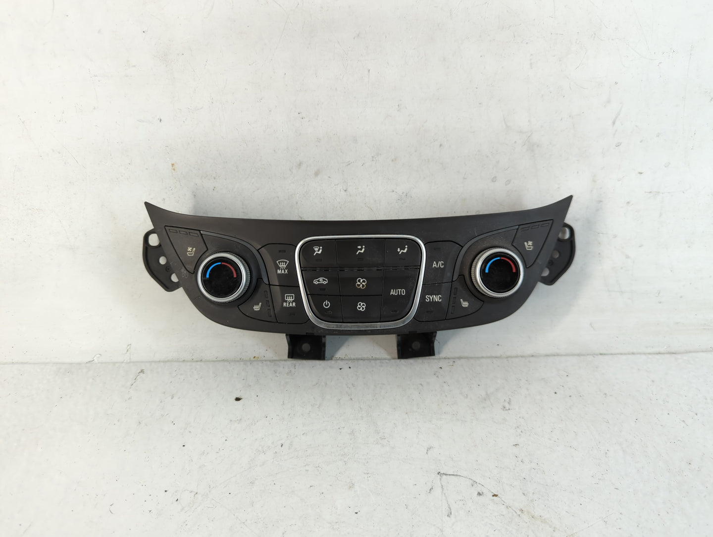 2018 Chevrolet Equinox Climate Control Module Temperature AC/Heater Replacement P/N:84175399 Fits OEM Used Auto Parts - Oemu