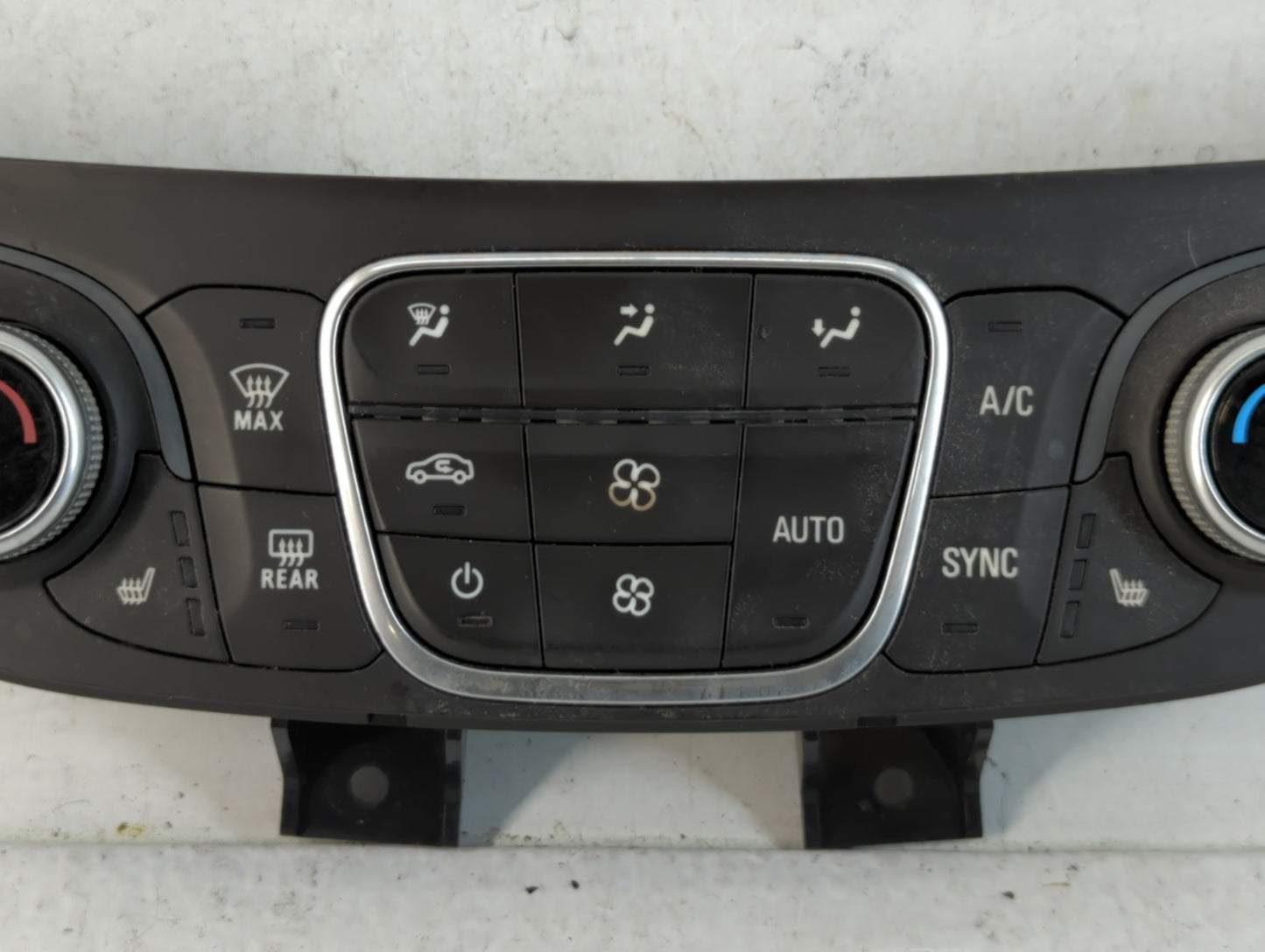 2018 Chevrolet Equinox Climate Control Module Temperature AC/Heater Replacement P/N:84175399 Fits OEM Used Auto Parts - Oemu