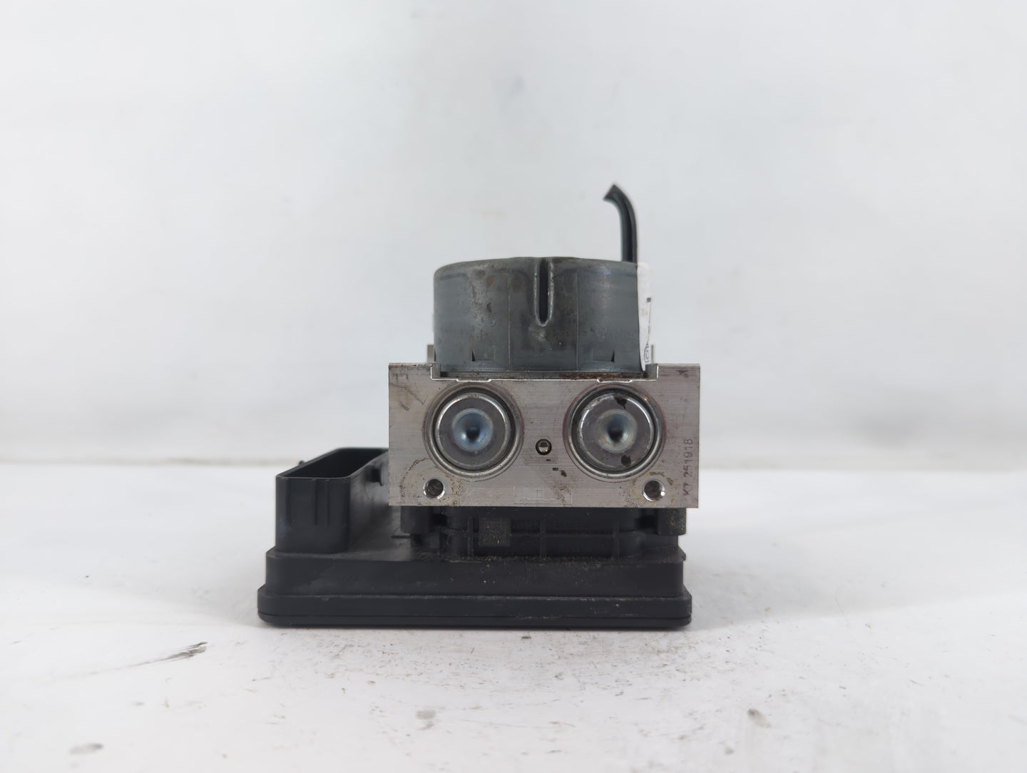 2018-2019 Chevrolet Equinox ABS Pump Control Module Replacement P/N:84342052 Fits Fits 2018 2019 2020 2021 OEM Used Auto Par