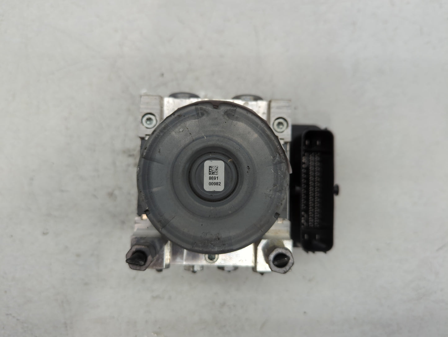 2018-2019 Chevrolet Equinox ABS Pump Control Module Replacement P/N:84414759 Fits Fits 2018 2019 2020 2021 OEM Used Auto Par