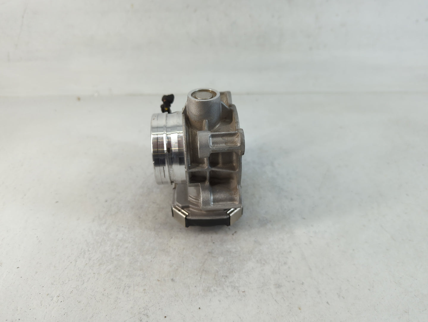 2018-2020 Chevrolet Equinox Throttle Body P/N:12671379AA Fits Fits 2013 2014 2015 2016 2017 2018 2019 2020 2021 OEM Used Aut