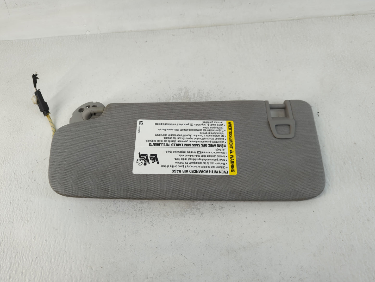 2018-2019 Chevrolet Equinox Sun Visor Shade Replacement Passenger Right Mirror Fits Fits 2018 2019 OEM Used Auto Parts - Oem